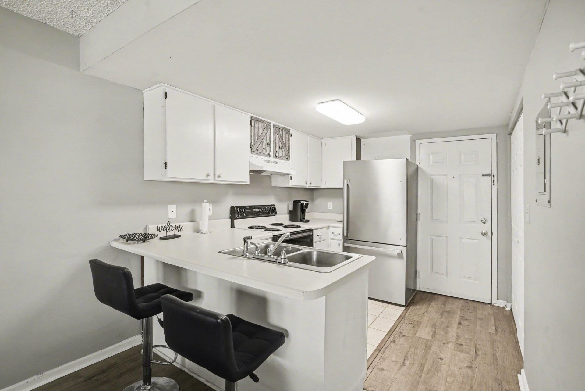 6850 Blue Heron Blvd. Photo 4