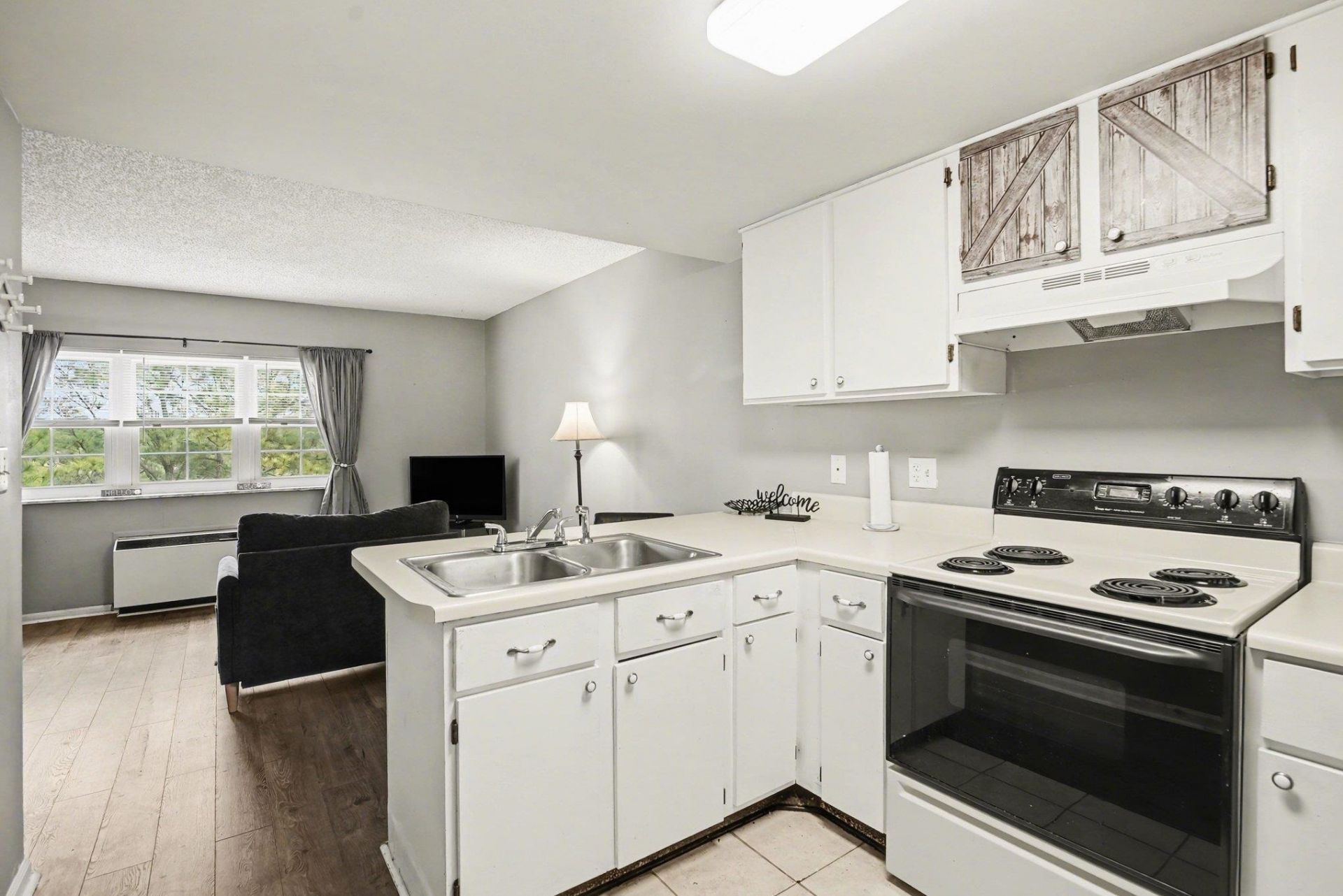 6850 Blue Heron Blvd. Photo 5