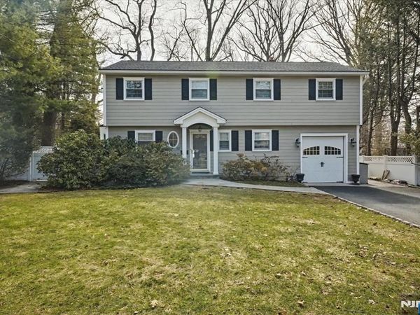 32 Highview Avenue, WOODCLIFF LAKE, NJ 07677