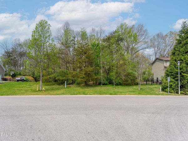 127 Crossroads Blvd, Oak Ridge, TN 37830