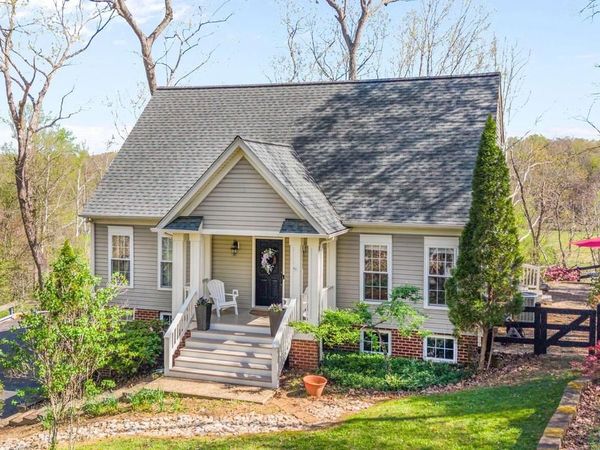 10 MECHUNK TER, PALMYRA, VA 22963