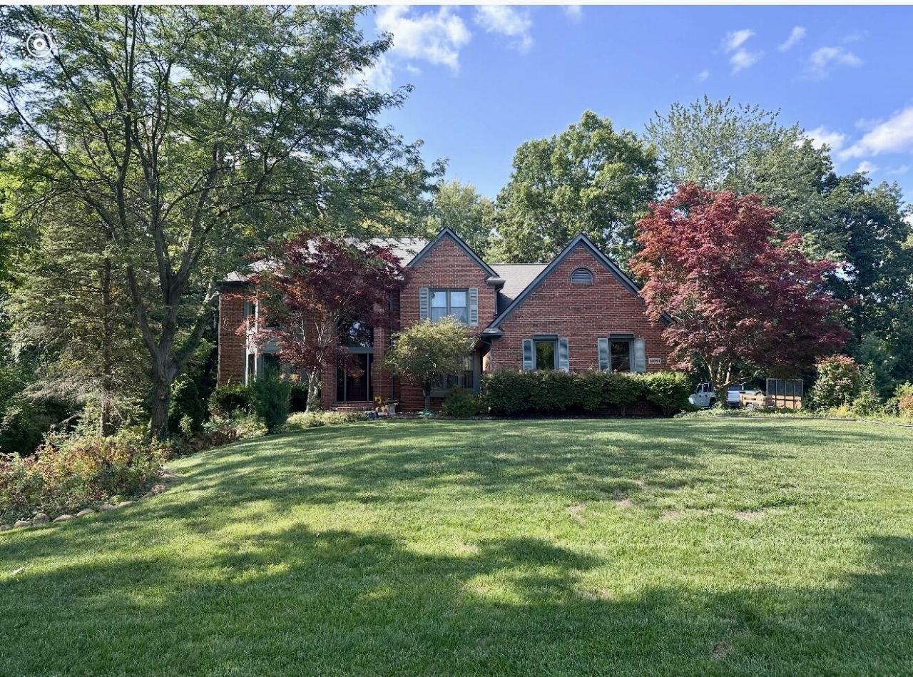 12091 Pembrooke Circle, South Lyon, MI 48178 Main Photo