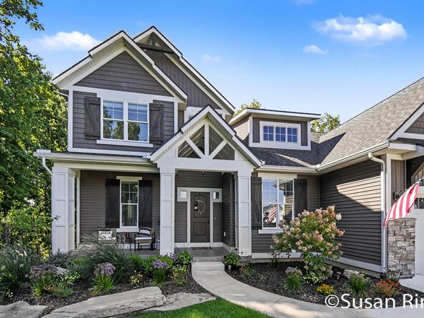 7290 Crossridge Drive SE, Grand Rapids, MI 49512