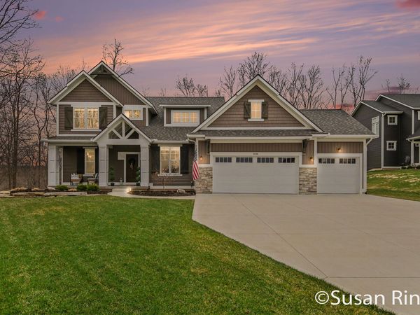 7290 Crossridge Drive SE, Grand Rapids, MI 49512