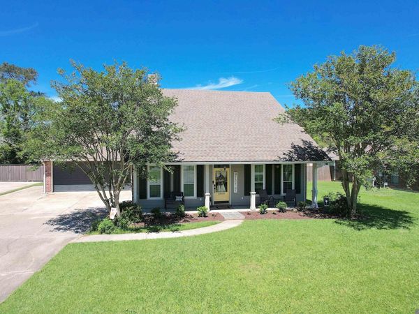 13031 N Ridge Dr, Walker, LA 70785