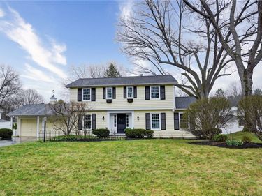 5 Glendower Circle, Pittsford, NY 14534