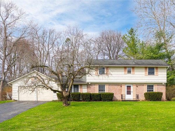 92 Hillary Lane, Penfield, NY 14526