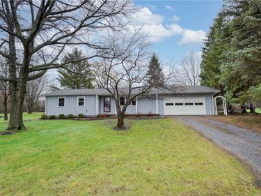 5195 Laura Lane , Canandaigua, NY 14424