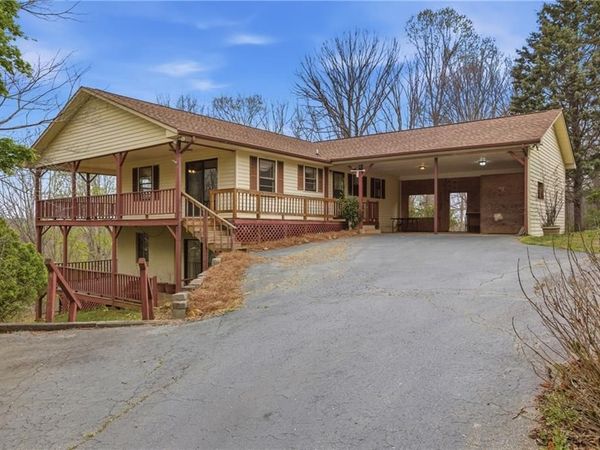 143 Copperhead Road, Cornelia, GA 30531