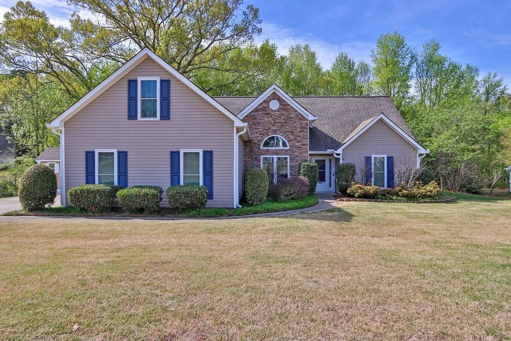 6211 Wilmington Way, Flowery Branch, GA 30542 Main Photo