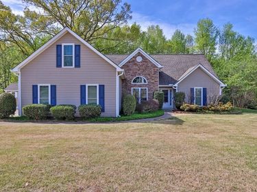 6211 Wilmington Way, Flowery Branch, GA 30542
