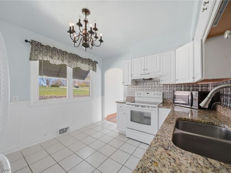 4717 Grandview Avenue NE, Canton, OH 44705 Photo 11