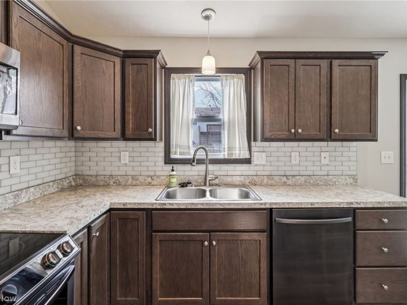 471 Tulip Trail , Wadsworth, OH 44281 Photo 8