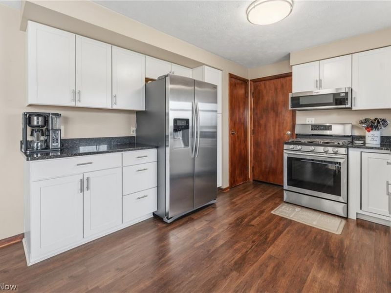 10805 Easton Street NE, Alliance, OH 44601 Photo 10