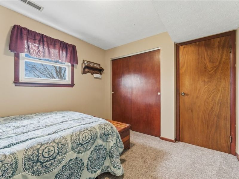 10805 Easton Street NE, Alliance, OH 44601 Photo 18