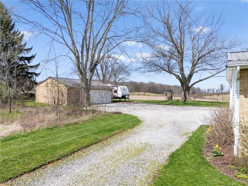 10805 Easton Street NE, Alliance, OH 44601 Photo 2