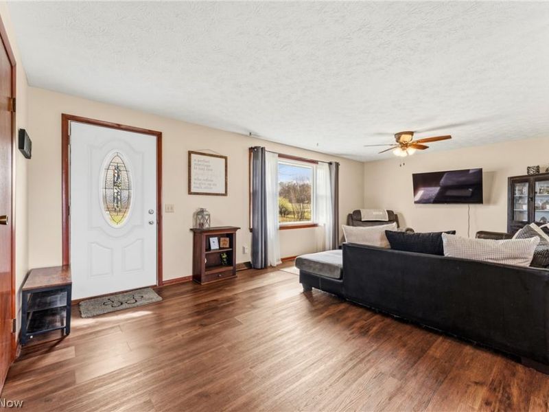 10805 Easton Street NE, Alliance, OH 44601 Photo 5