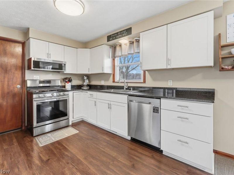 10805 Easton Street NE, Alliance, OH 44601 Photo 8