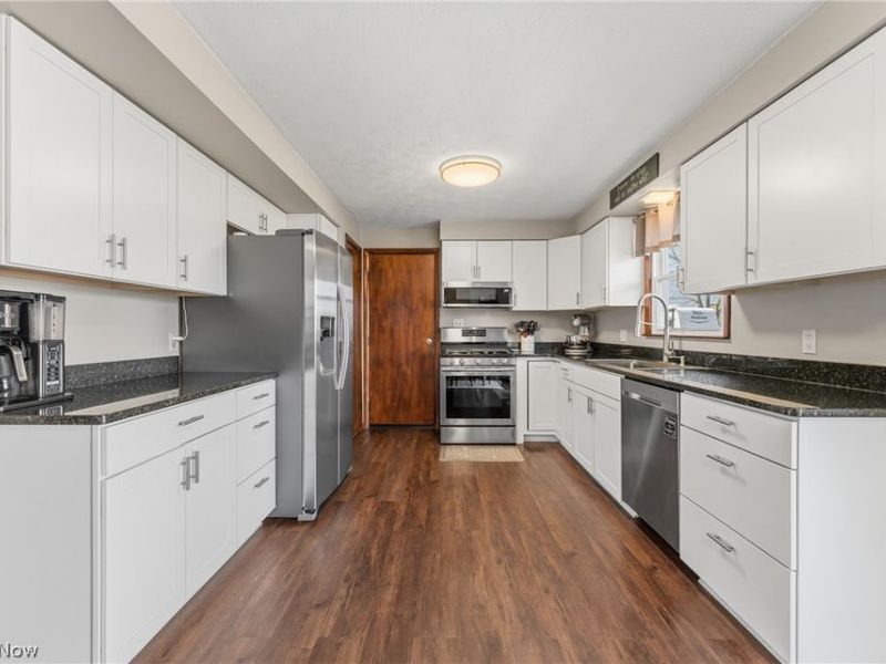 10805 Easton Street NE, Alliance, OH 44601 Photo 9