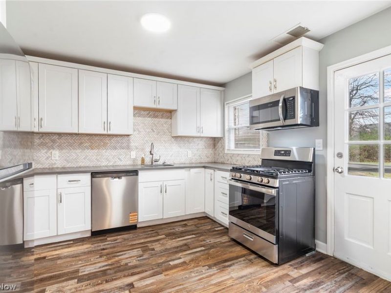 568 Sycamore Drive , Euclid, OH 44132 Photo 4