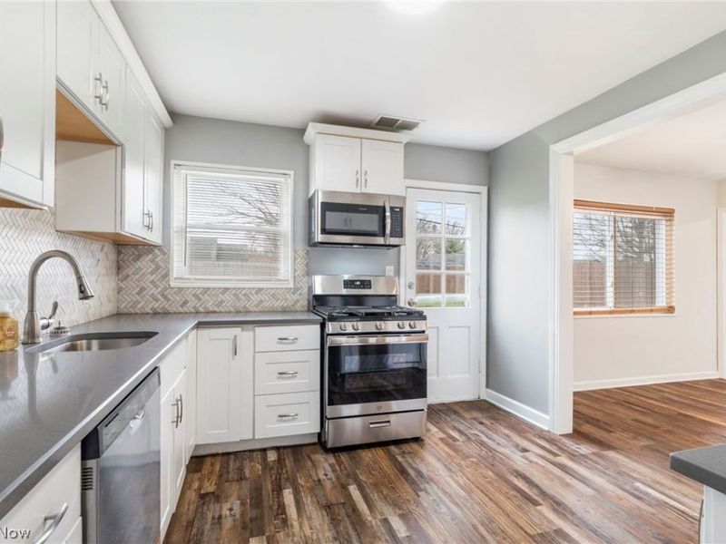 568 Sycamore Drive , Euclid, OH 44132 Photo 5