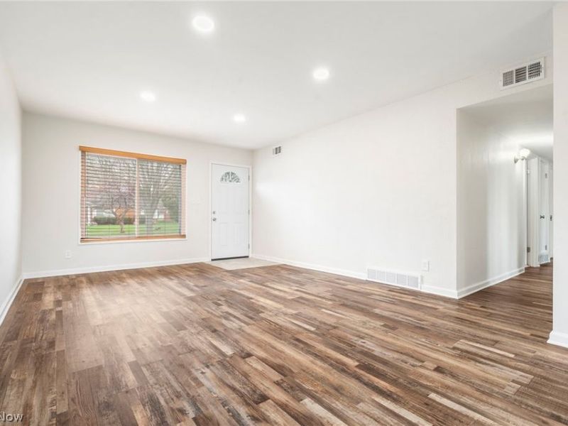 568 Sycamore Drive , Euclid, OH 44132 Photo 8