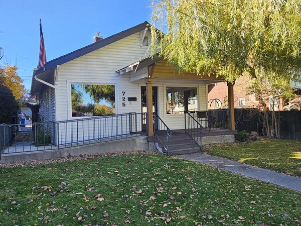 725 SW 8th Street, Redmond, OR 97756