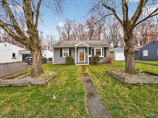 41 Vics Court, Albany, NY 12205