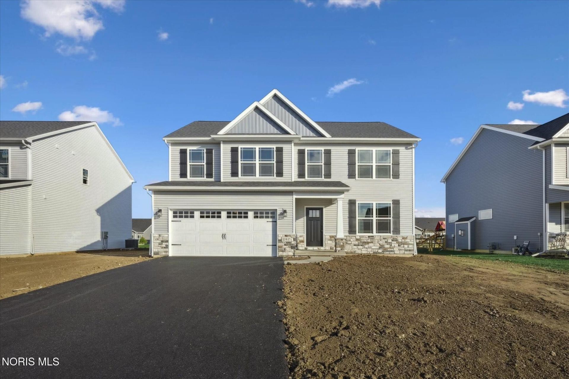 129 Valley Hall Drive, Perrysburg, OH 43551 Main Photo