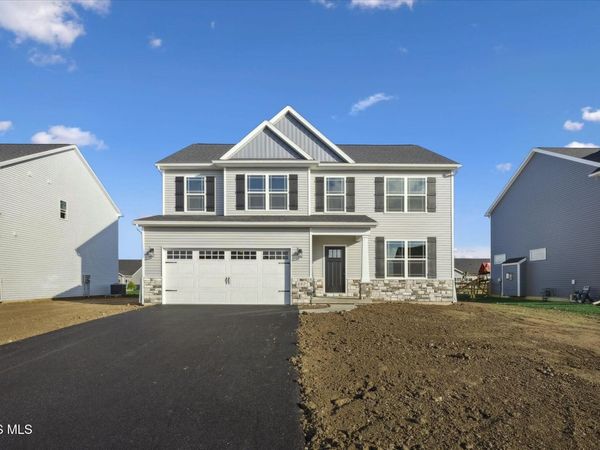 129 Valley Hall Drive, Perrysburg, OH 43551