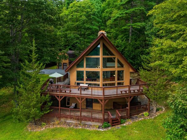 132 Loveland Hill Road, Hartford, VT 05001