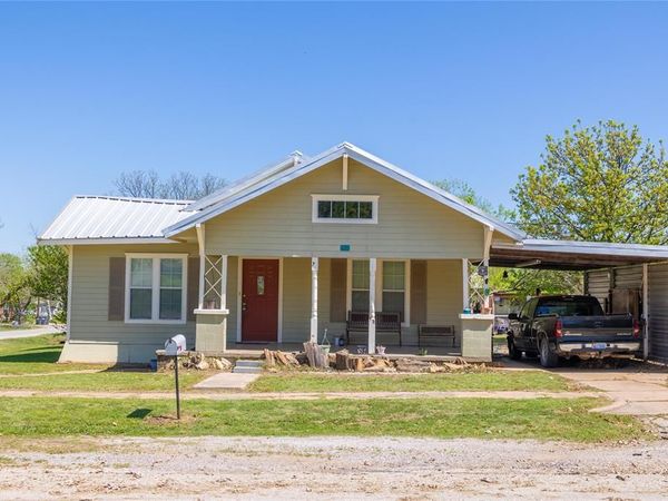 601 E Ross Avenue, De Leon, TX 76444