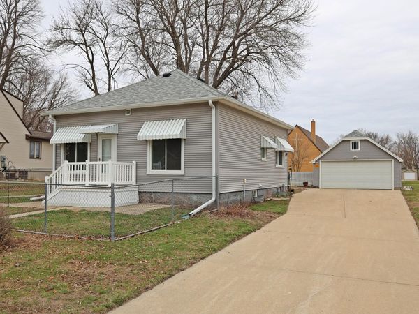 403 B Avenue E, Lake Park, IA 51347