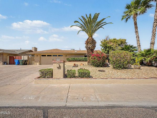 4740 E VOLTAIRE Avenue, Phoenix, AZ 85032