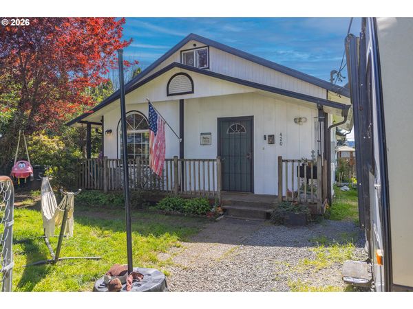 420 WILLOW ST, Myrtle Point, OR 97458