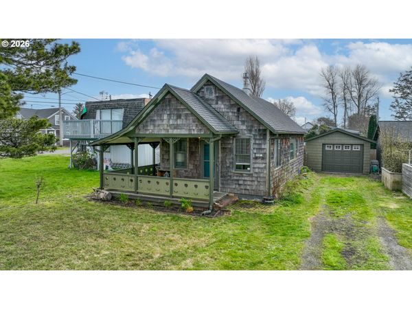 209 5TH NE ST, Long Beach, WA 98631