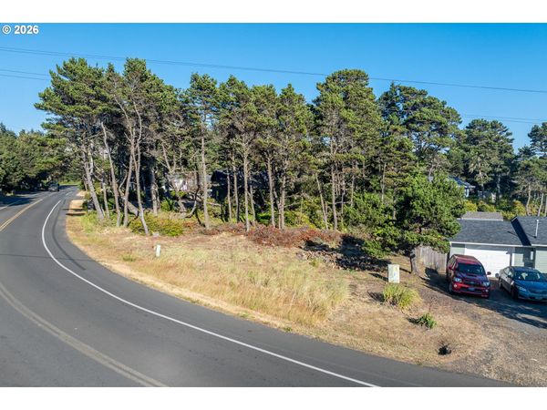 2017 NW BAYSHORE DR, Waldport, OR 97394