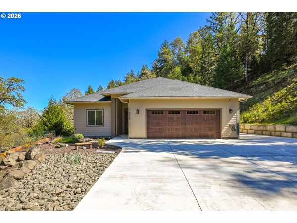 225 SUMMIT RIDGE LN, Roseburg, OR 97471