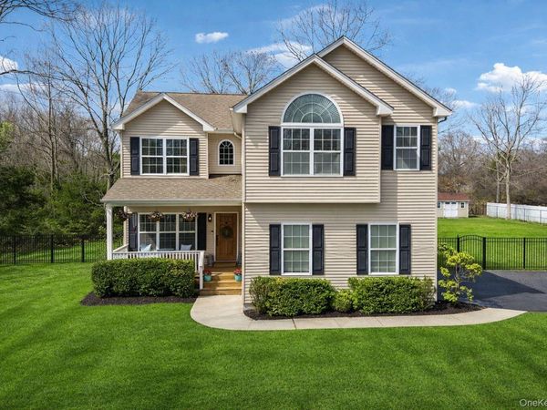 4 Clinton Avenue, Bellport, NY 11713