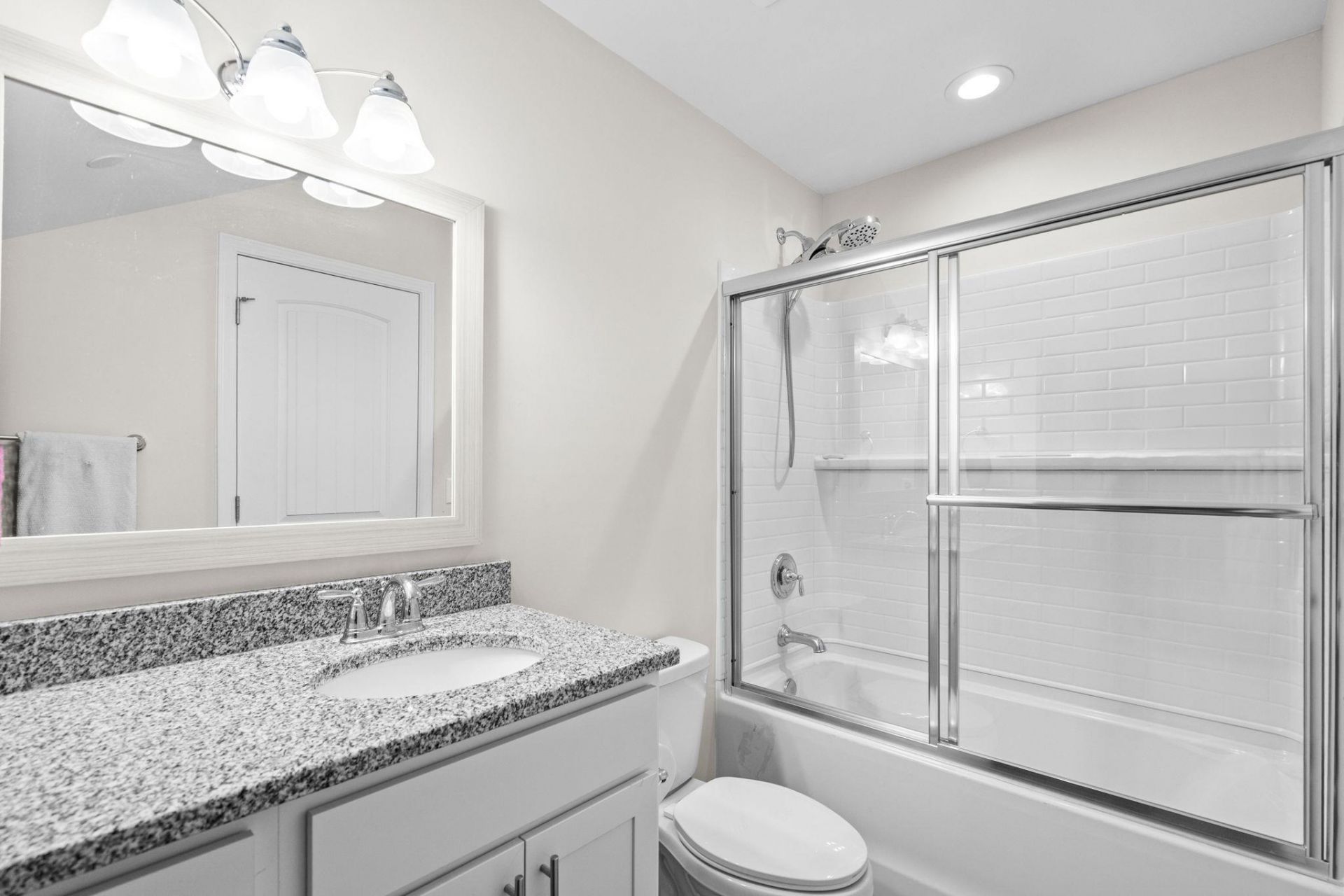 953 Oak Hollow St. Photo 35