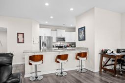 953 Oak Hollow St. photo 4