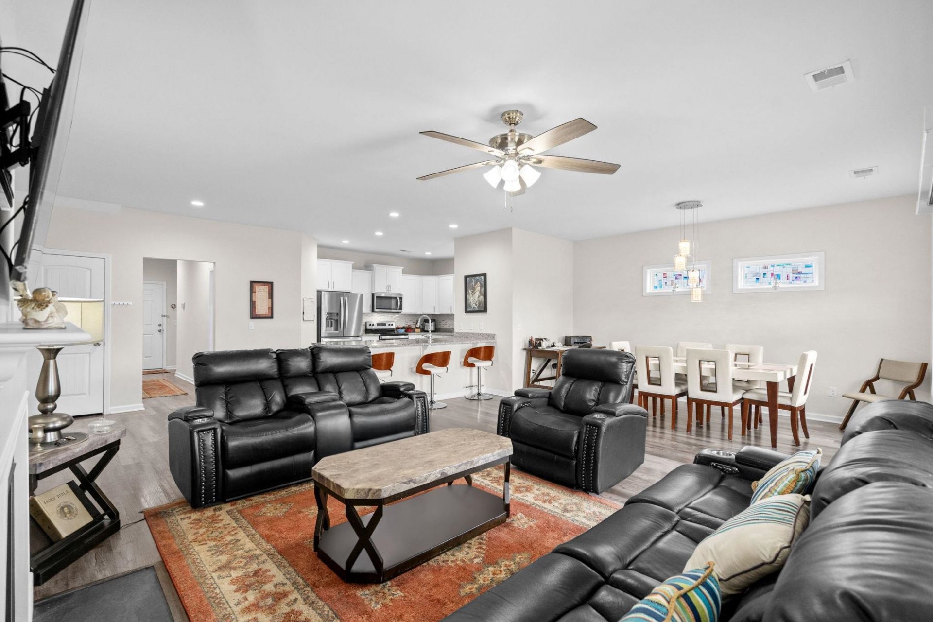 953 Oak Hollow St. Photo 6