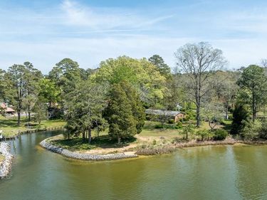 5556 ROANES WHARF ROAD , GLOUCESTER, VA 23061