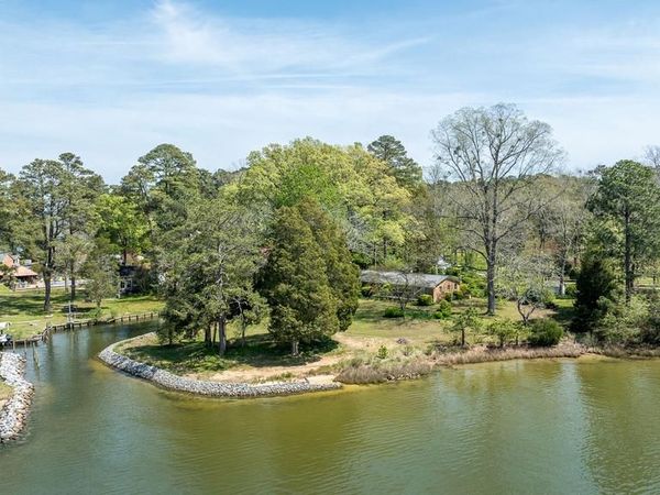 5556 ROANES WHARF ROAD, GLOUCESTER, VA 23061