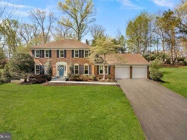 811 FOLLIN FARM LANE, GREAT FALLS, VA 22066