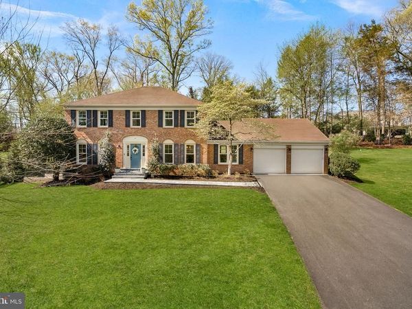 811 FOLLIN FARM LANE, GREAT FALLS, VA 22066
