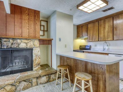 1410 Ski Run Boulevard, Unit 20, South Lake Tahoe, CA 96150 Photo