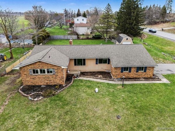12519 Jennings Road, Fenton Twp, MI 48451