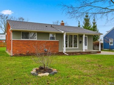 250 S Batchewana Avenue , Clawson, MI 48017