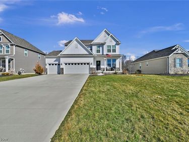 180 Country Meadow Lane, Wadsworth, OH 44281